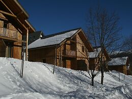 Chalet Retreat Near Slopes