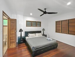 The BoatHouse - Private 4 bedroom house