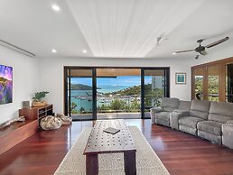 The BoatHouse - Private 4 bedroom house