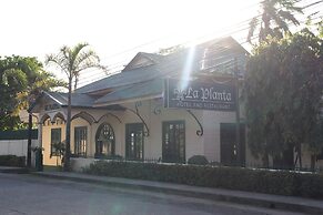 La Planta Hotel and Restaurant
