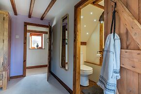 The Threshing Barn-Stunning 5 BD Retreat