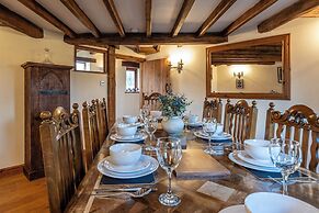 The Threshing Barn-Stunning 5 BD Retreat