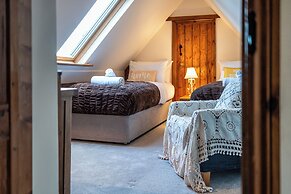 The Threshing Barn-Stunning 5 BD Retreat