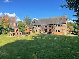 The Threshing Barn-Stunning 5 BD Retreat