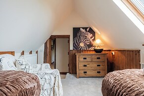 The Threshing Barn-Stunning 5 BD Retreat