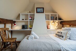 The Threshing Barn-Stunning 5 BD Retreat