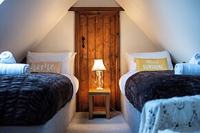 The Threshing Barn-Stunning 5 BD Retreat