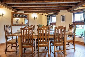 The Threshing Barn-Stunning 5 BD Retreat