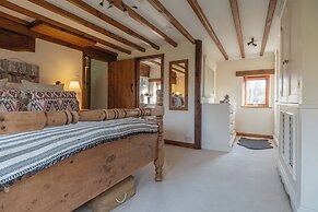The Threshing Barn-Stunning 5 BD Retreat