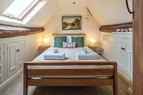 The Threshing Barn-Stunning 5 BD Retreat