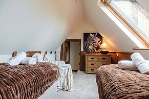 The Threshing Barn-Stunning 5 BD Retreat