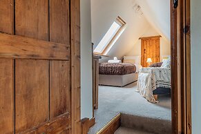 The Threshing Barn-Stunning 5 BD Retreat