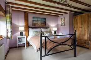 The Threshing Barn-Stunning 5 BD Retreat