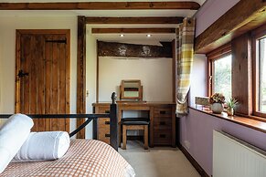 The Threshing Barn-Stunning 5 BD Retreat