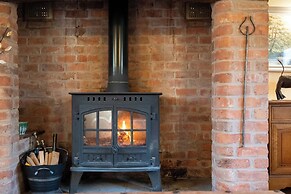 The Threshing Barn-Stunning 5 BD Retreat