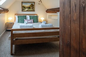 The Threshing Barn-Stunning 5 BD Retreat