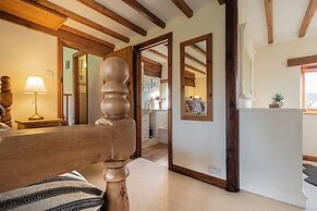 The Threshing Barn-Stunning 5 BD Retreat