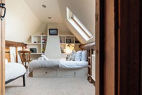 The Threshing Barn-Stunning 5 BD Retreat