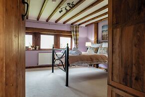 The Threshing Barn-Stunning 5 BD Retreat