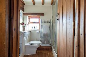 The Threshing Barn-Stunning 5 BD Retreat