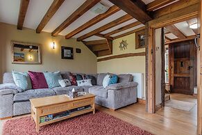 The Threshing Barn-Stunning 5 BD Retreat