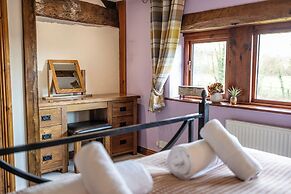 The Threshing Barn-Stunning 5 BD Retreat