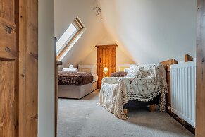 The Threshing Barn-Stunning 5 BD Retreat