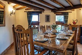 The Threshing Barn-Stunning 5 BD Retreat