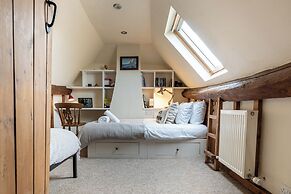 The Threshing Barn-Stunning 5 BD Retreat