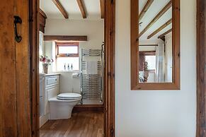 The Threshing Barn-Stunning 5 BD Retreat