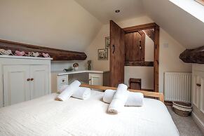 The Threshing Barn-Stunning 5 BD Retreat
