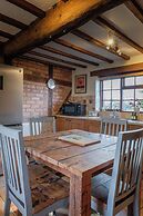 The Threshing Barn-Stunning 5 BD Retreat