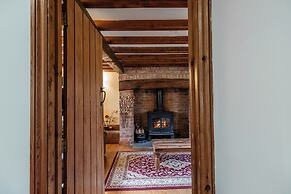 The Threshing Barn-Stunning 5 BD Retreat