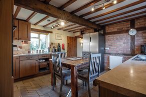 The Threshing Barn-Stunning 5 BD Retreat