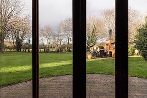 The Threshing Barn-Stunning 5 BD Retreat