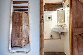 The Threshing Barn-Stunning 5 BD Retreat