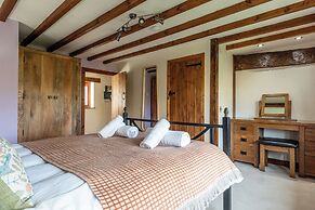 The Threshing Barn-Stunning 5 BD Retreat