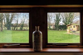 The Threshing Barn-Stunning 5 BD Retreat