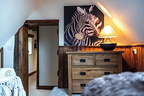 The Threshing Barn-Stunning 5 BD Retreat