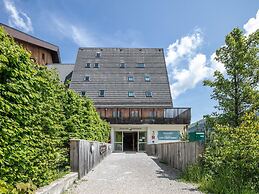 Alpine Escape Near Slopes