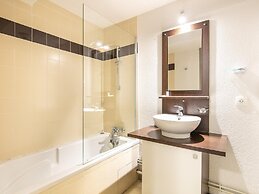 Alpine Escape Near Slopes