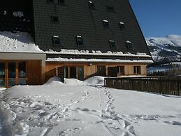 Alpine Escape Near Slopes