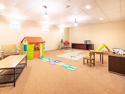 Alpine Escape Near Slopes