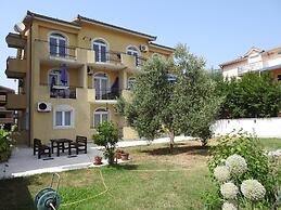 Luna Apartments