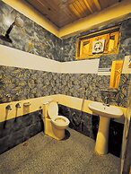 Chalo Challal Hotel & Cafe