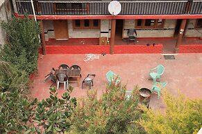 Chalo Challal Hotel & Cafe