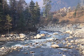 Chalo Challal Hotel & Cafe