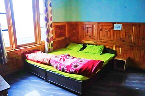 Chalo Challal Hotel & Cafe