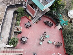 Chalo Challal Hotel & Cafe