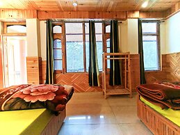 Chalo Challal Hotel & Cafe